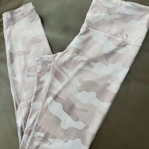 NWOT Hype Up Women's High
Waisted Workout Lavender Camo Print Leggings - Size M